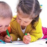 children draw together